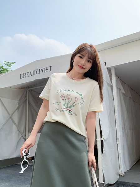 奶甜鬱金香印花大碼圓領顯瘦短袖T恤（單色）